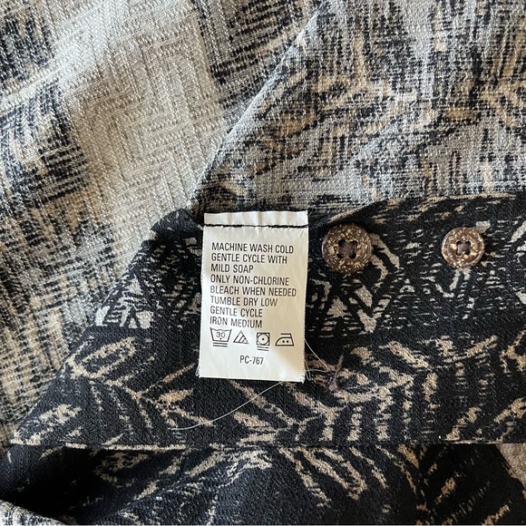 Claiborne 100% Silk Hawaiian Button Up Short Sleeve Shirt Black White Floral M - Picture 12 of 13